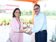 जिलाधिकारी ने किया खुर्जा परियोजना का दौरा