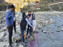 विष्णुगाड-पीपलकोटी जल विद्युत परियोजना द्वारा अलकनंदा नदी में स्नो ट्राउट संरक्षण हेतु रैंचिंग एवं जागरूकता कार्यक्रम आयोजित
